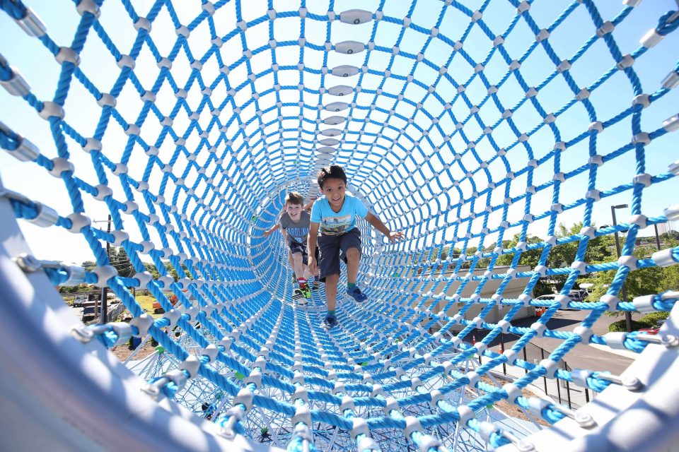 9-meter long net tunnel at 9-meter height of the Berliner Seilfabrik - play equipment for life